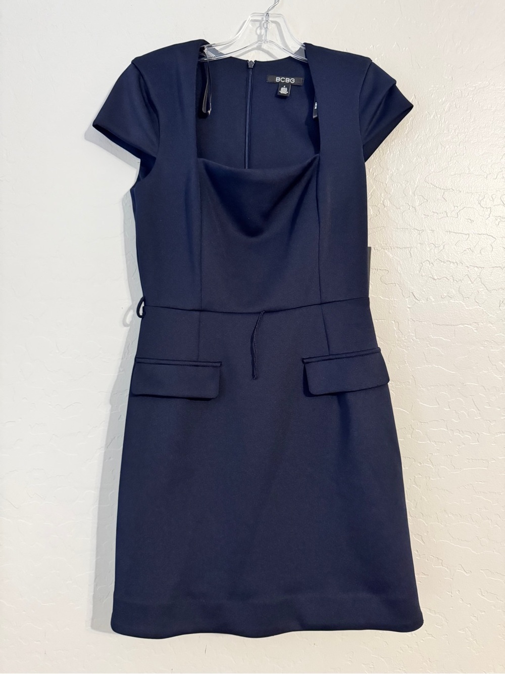 👗NWT BCBG Navy Solid Sheath Dress Knit Scoop Neck Cap Sleeve Knee Length Size 4